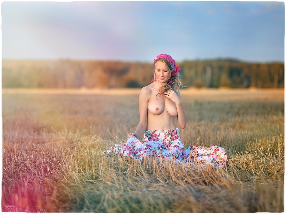 С голой деревенской бабой в избе