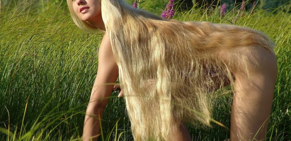 Красивые блондинки с длинными волосами ню