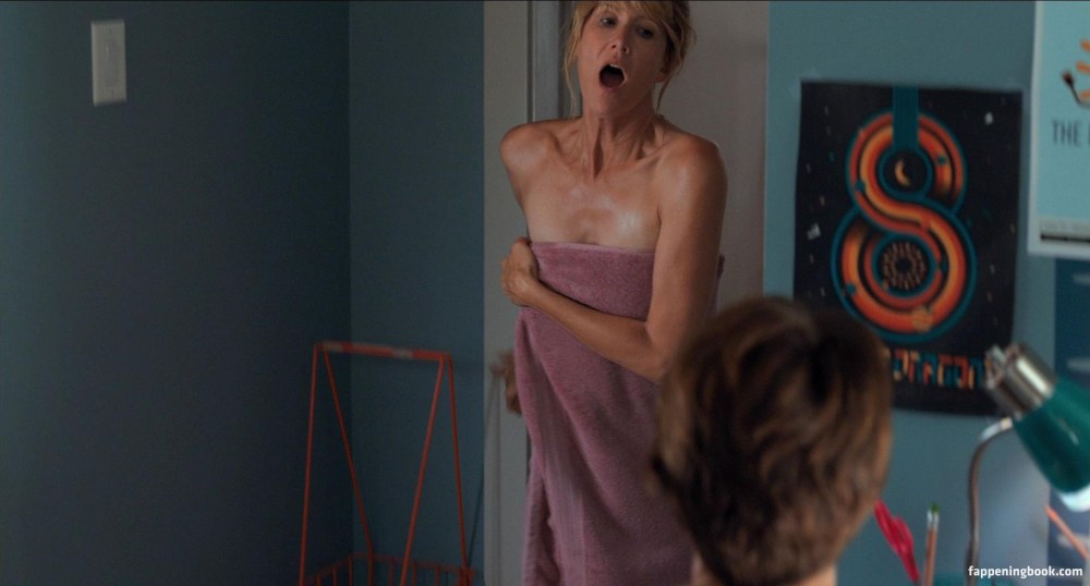 Лаура Рэмси голая в кино