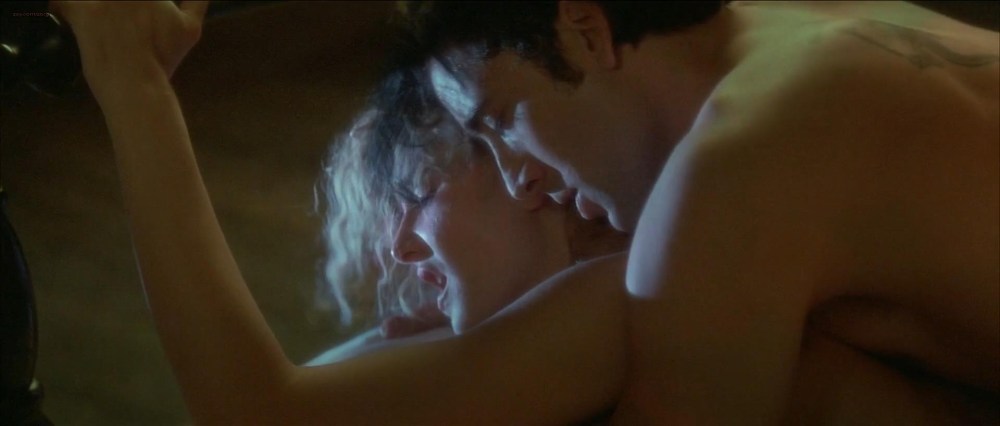 Лора Линни голая в фильме