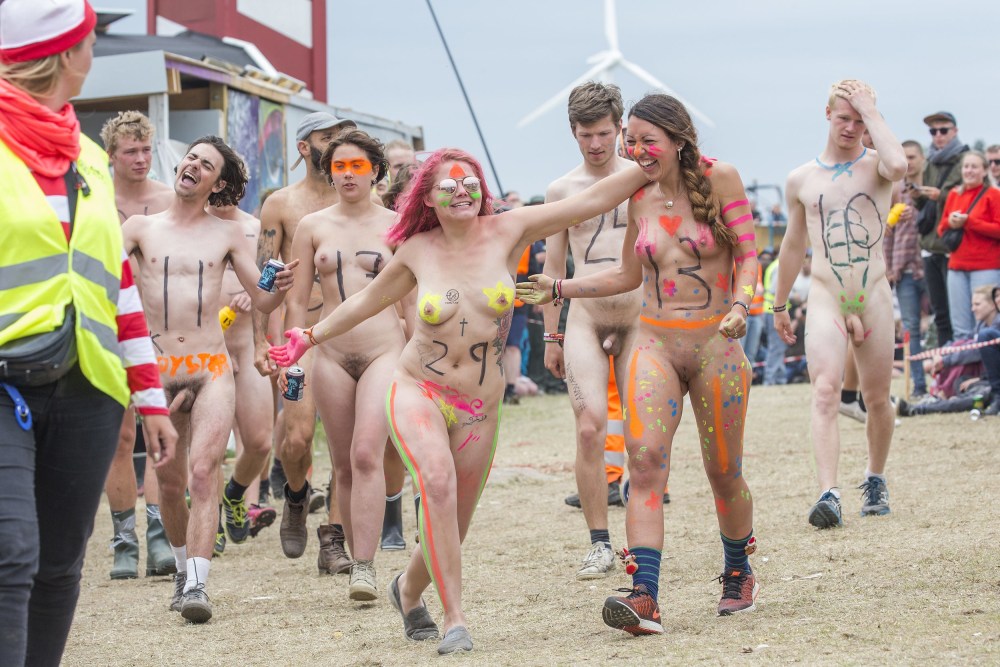Фестиваль голых мужчин и женщин