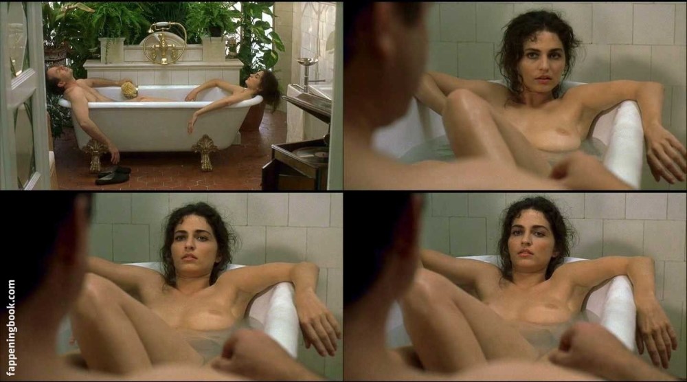 Голая Сильвия Кристель в фильме Эммануэль 2
