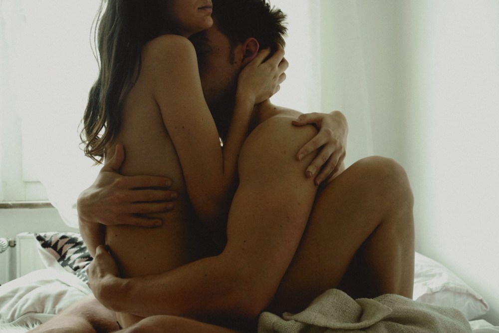 Эротические обнимания