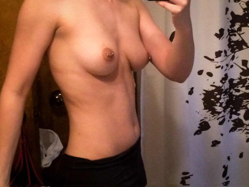 Голые сиськи первого размера
