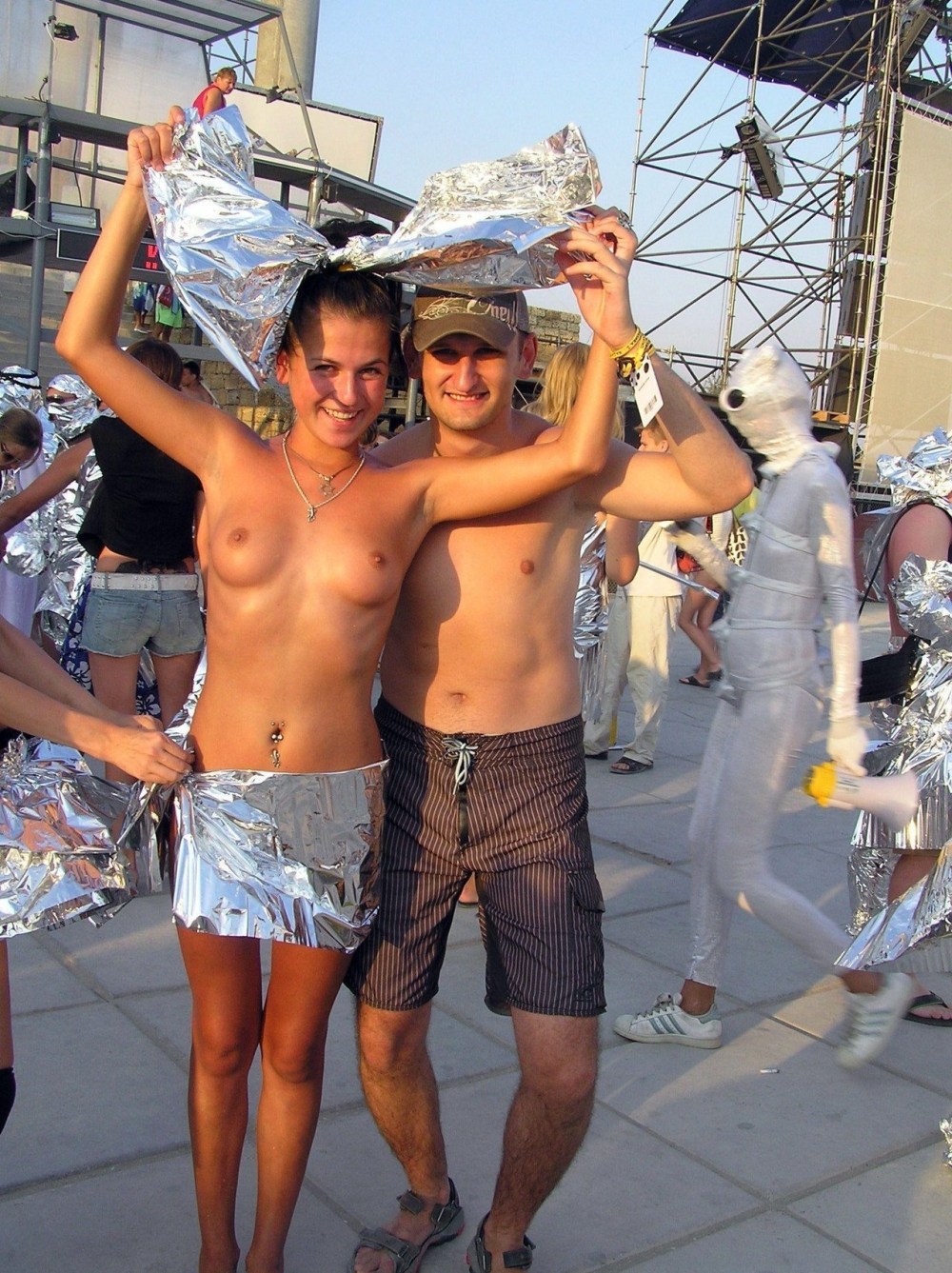 Девки раздеваются на казантипе