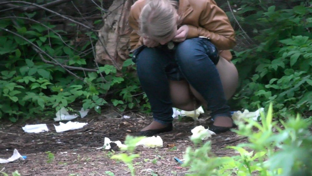 Девушки ссут подсмотрено