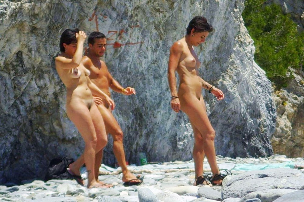 Элитные нудиские пляжи семьей