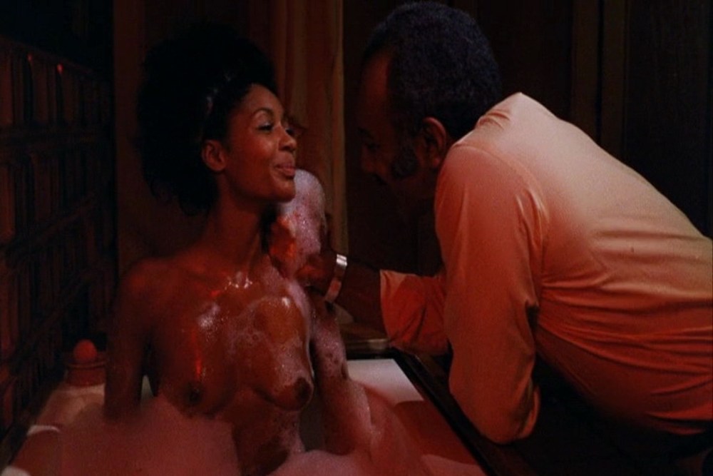 Пэм Гриер грудь