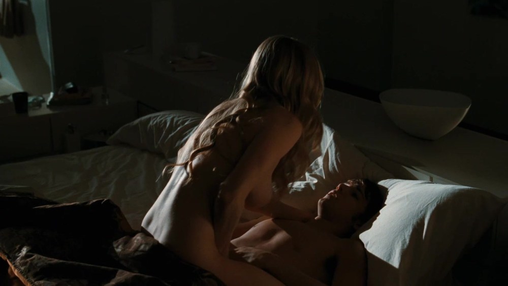 Аманда Сейфрид обнажила