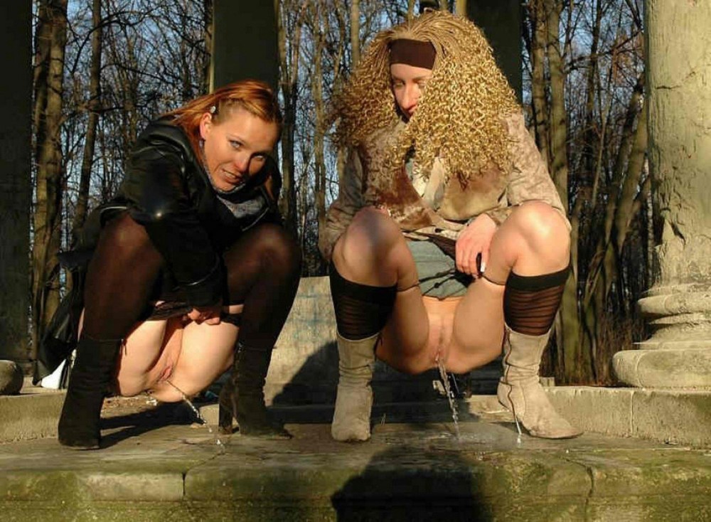 Девушка писсинг в трусики