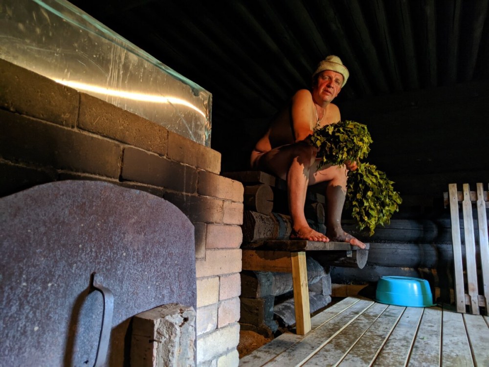 Деревенская баня на дровах