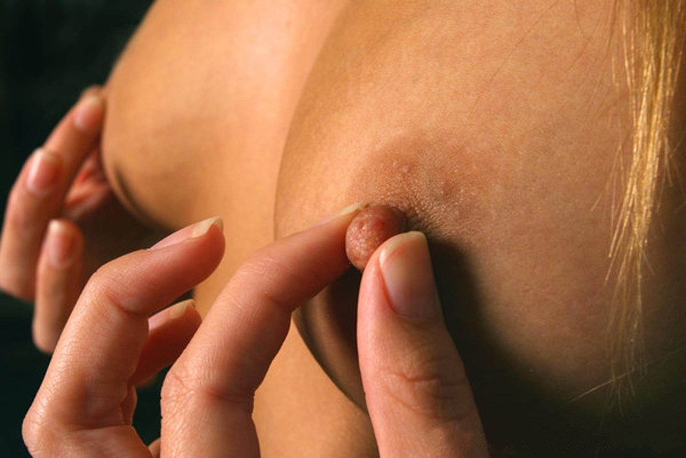 Сиськи с набухшими сосками