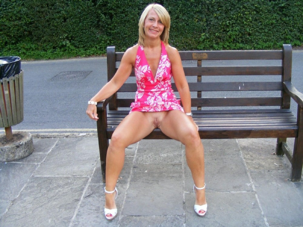 Молодые девушки без трусиков