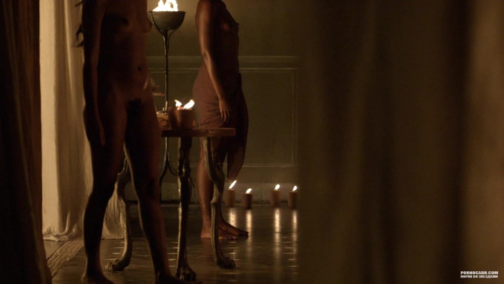 Брюнетка в бане бразерс