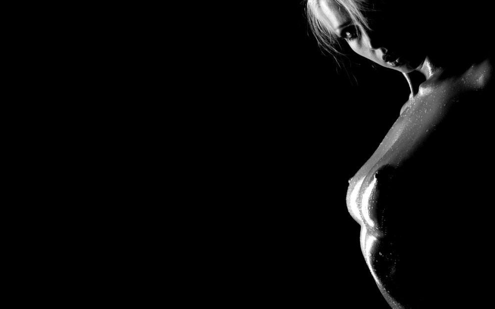 Эротические обои на темном фоне