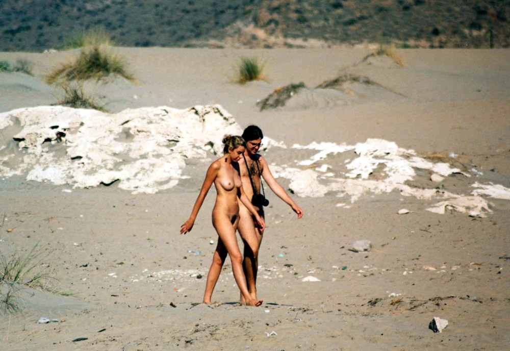 Натуризм в Греции