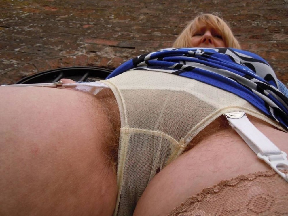 Женщины в грязных трусиках