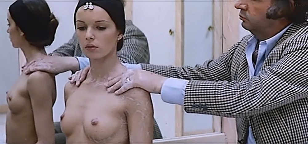 Актриса Анисе Альвина сиськи