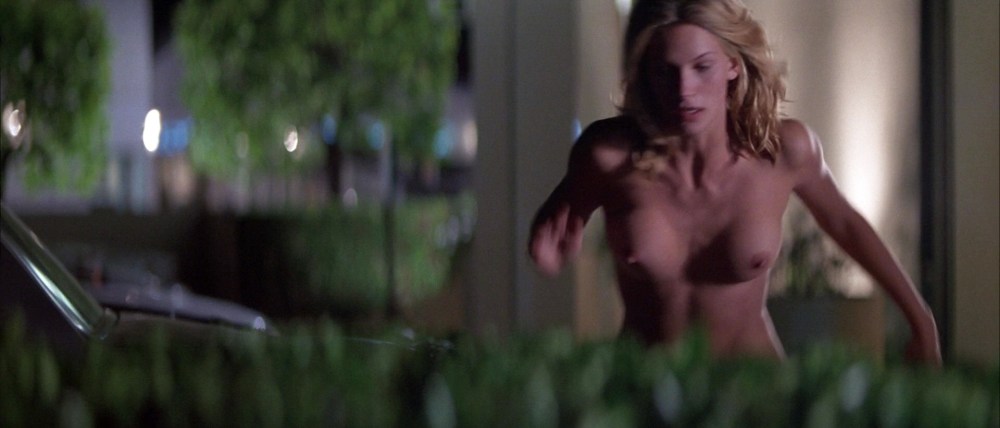 Наташа Хенстридж в фильме особь 2 голая