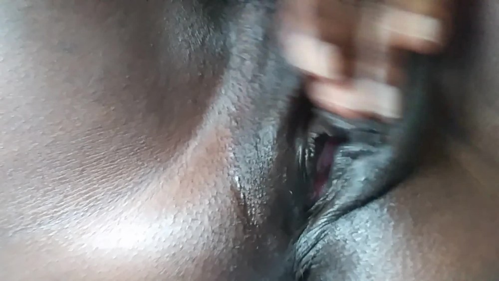 Огромный клитор крупным планом