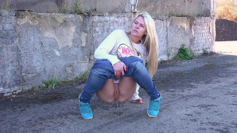 Писсинг на улице частное
