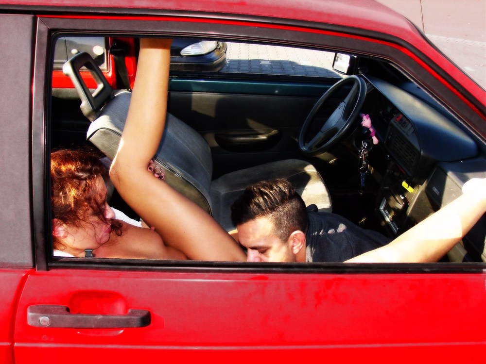 Ебля блондинки в машине