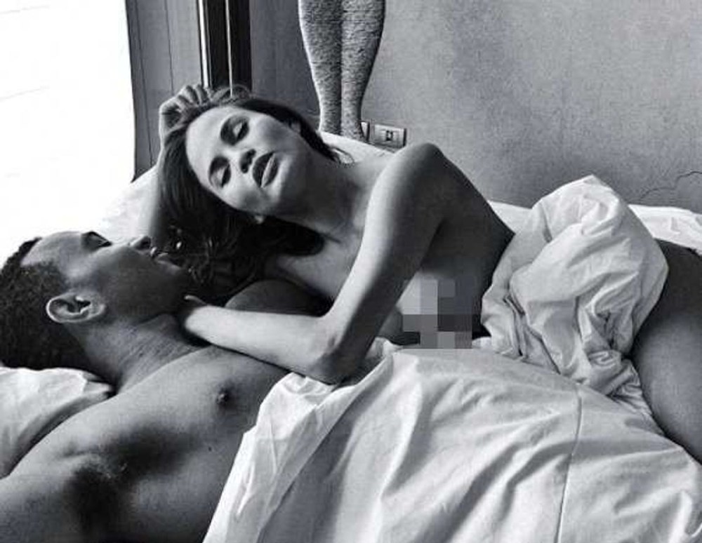 Крисси Тейген обнажилась