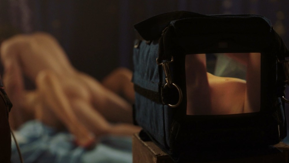 Эмили МИД постельные сцены