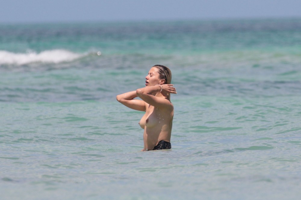 Виктория Боня голая в Майами