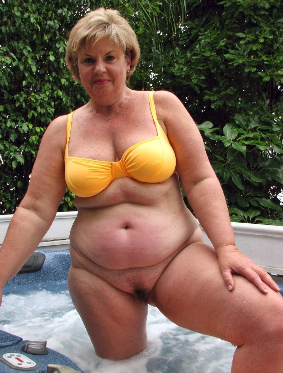 Пожилые женщины в бикини трах