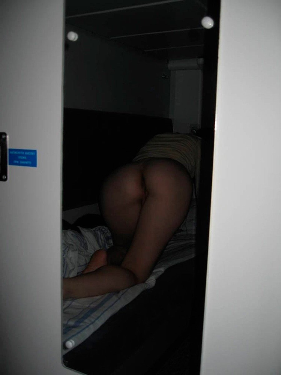 Жена без трусов в поезде