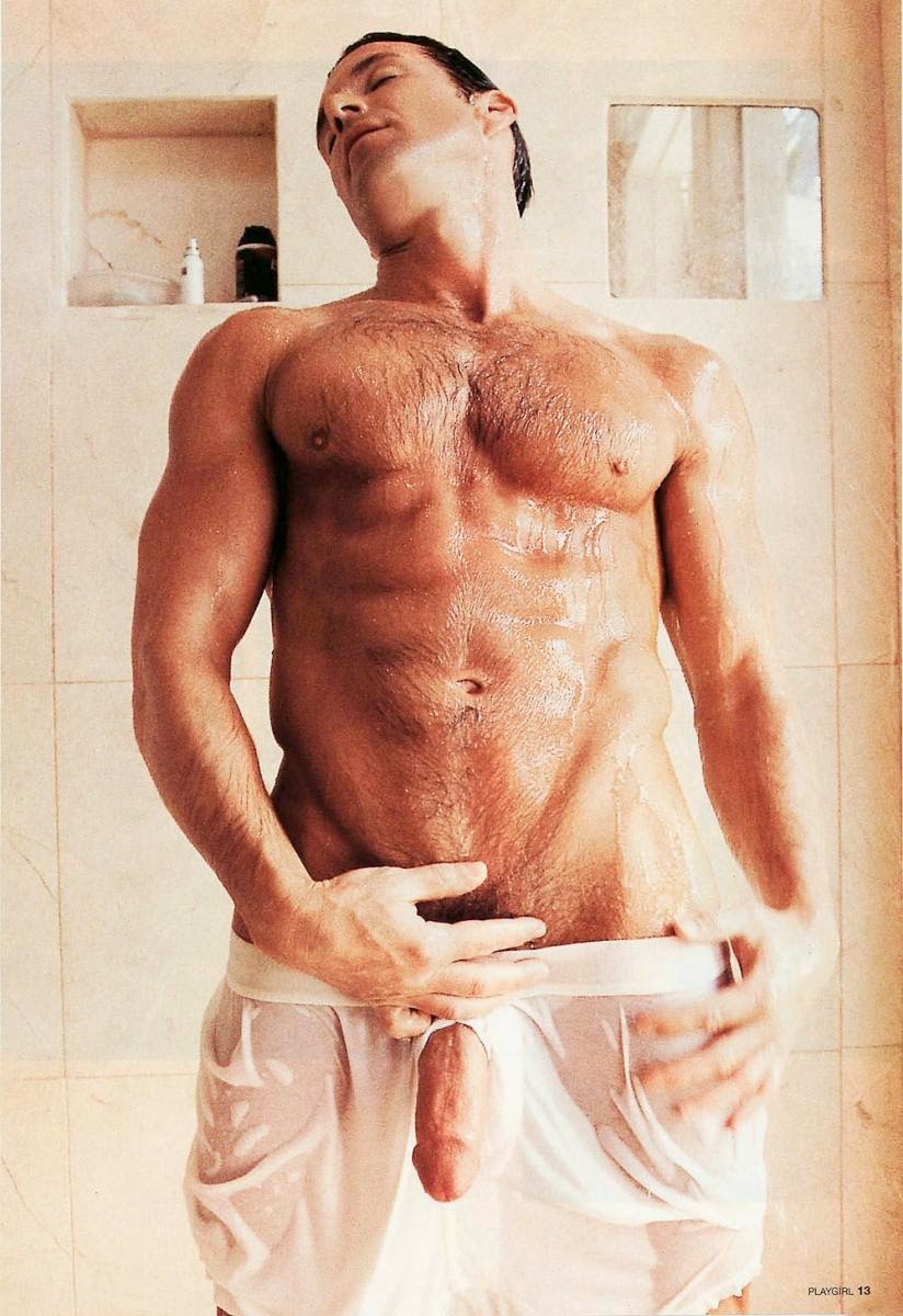 Мужской член под душем