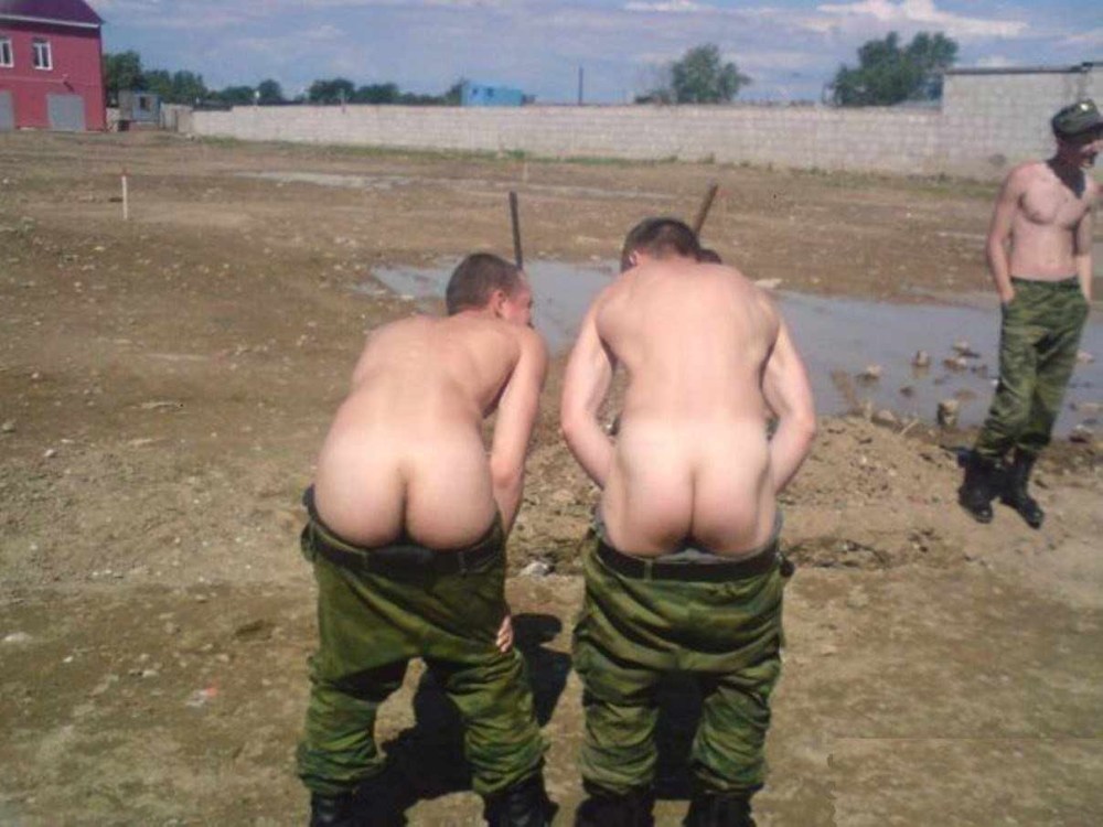 Голые солдаты Российской армии