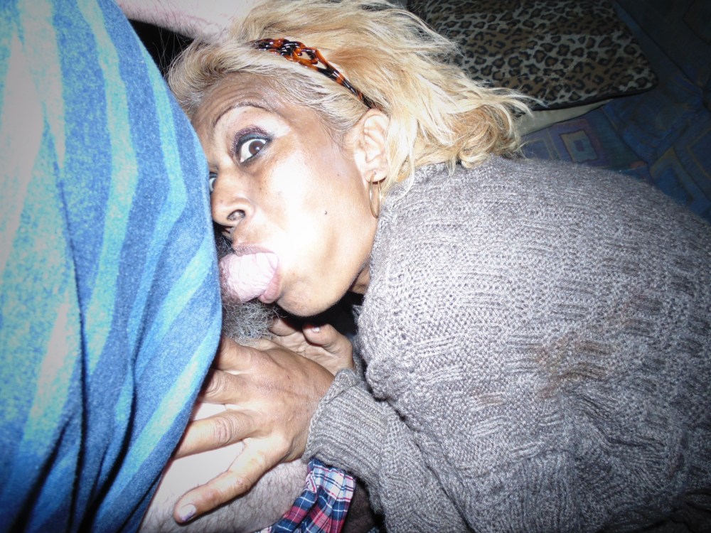 Бомжиха отсосала за деньги