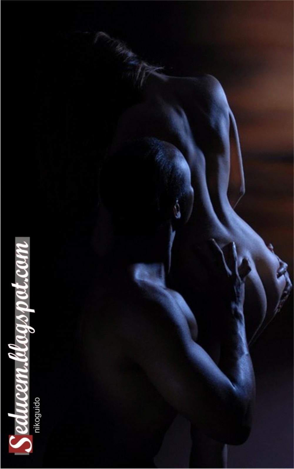 Мастурбация девушки ночью