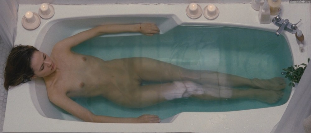 Мартина Гарсия ню в фильме бункер