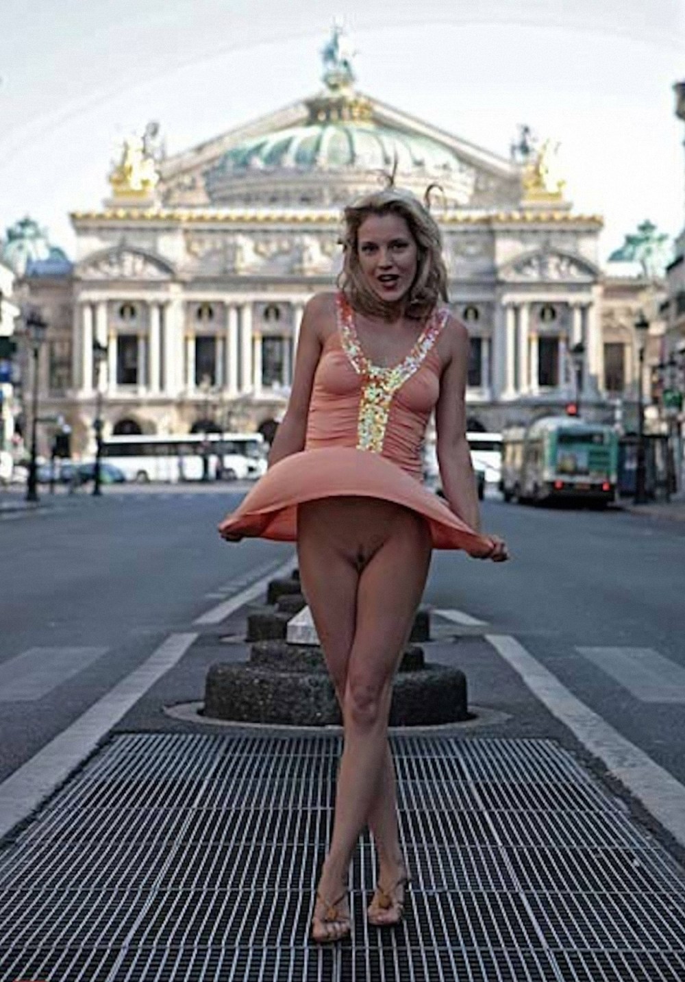 Мамочки с колясками без трусов