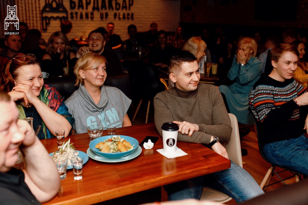 Голые телки в ресторане