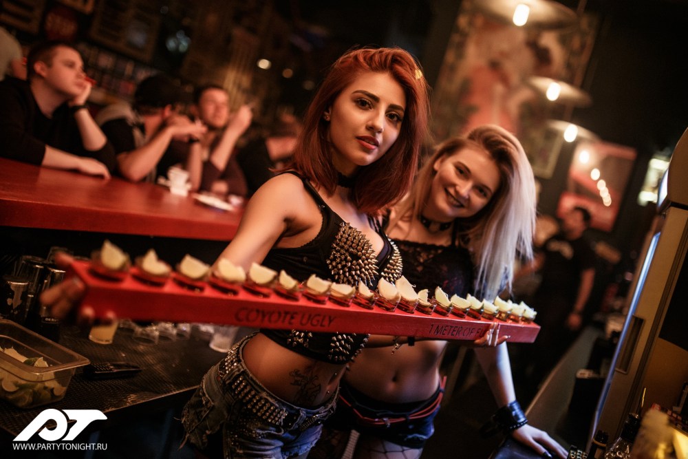 Неожиданный анал в баре