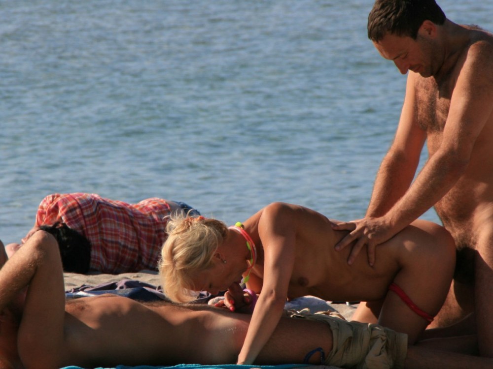 Семейная ебля на нудистких пляжах