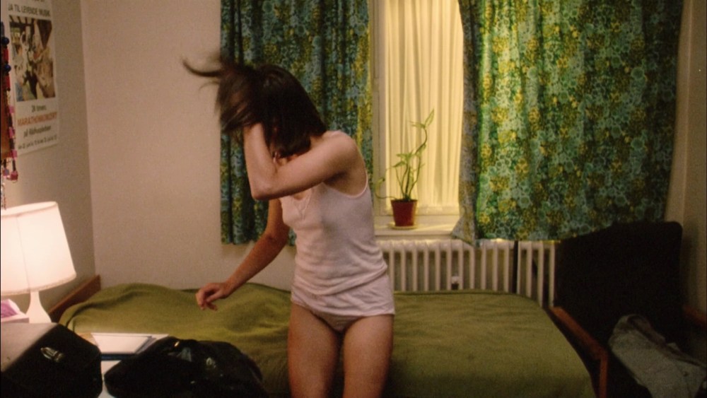 Эмили Хамильтон голая грудь