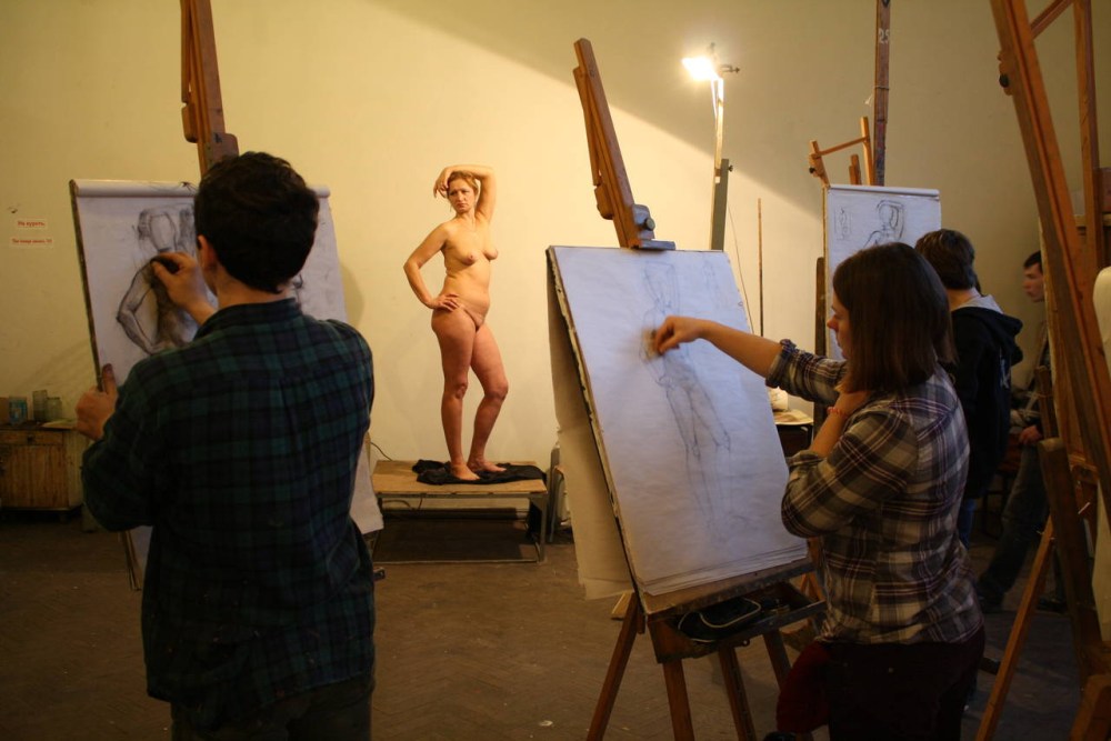 Голые красивые натурщицы