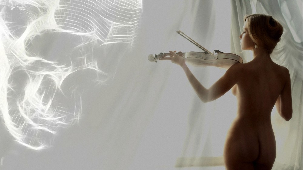 Эротическая девушка с гитарой