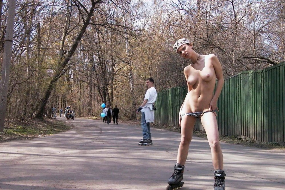 Голые женщины парни на улицу