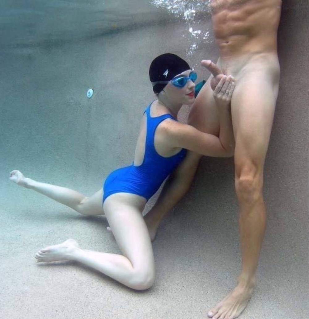 Голые спортсменки в раздевалке