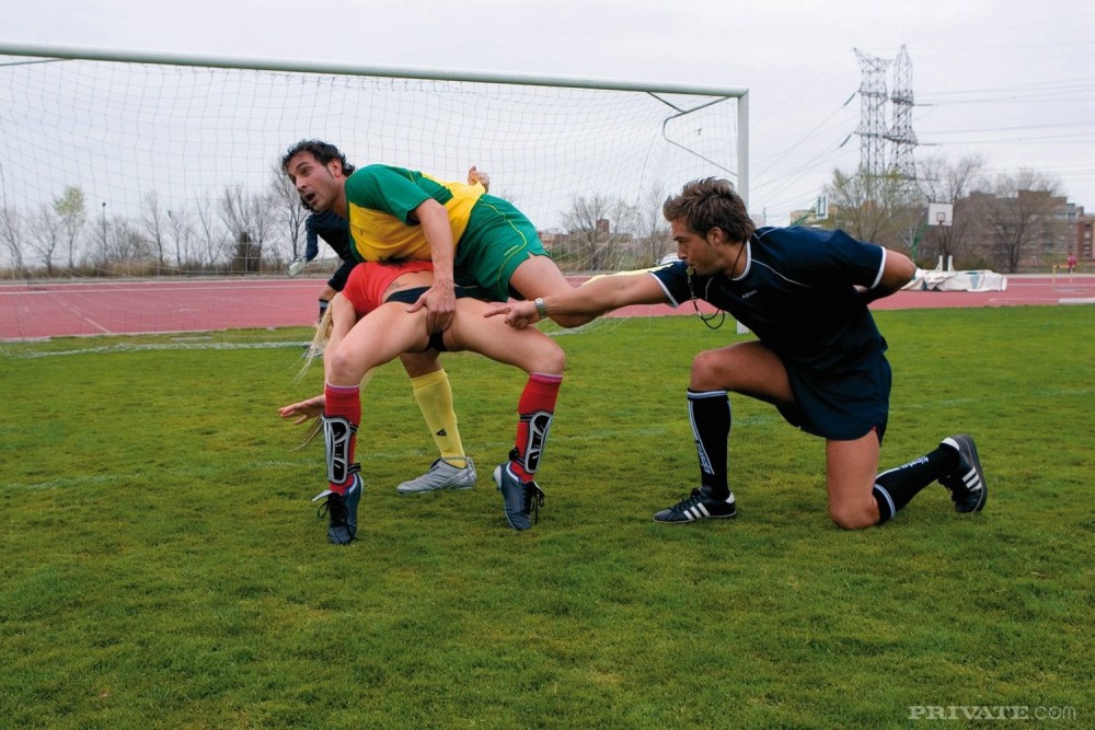 Голая футболистка лесби