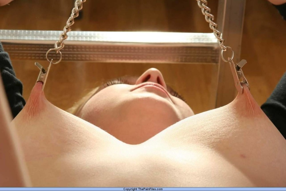 Пытки девушек бдсм груди