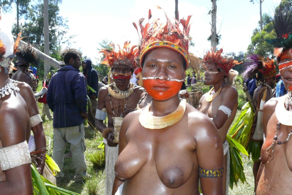 Голые женщины племени Яномами