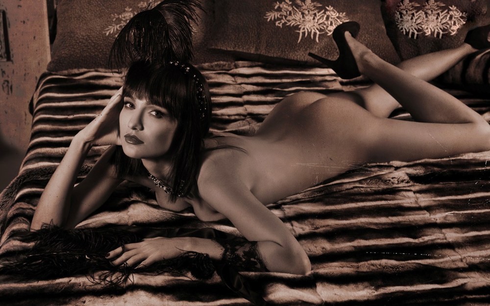 Порноактриса Эвелин Лори nude