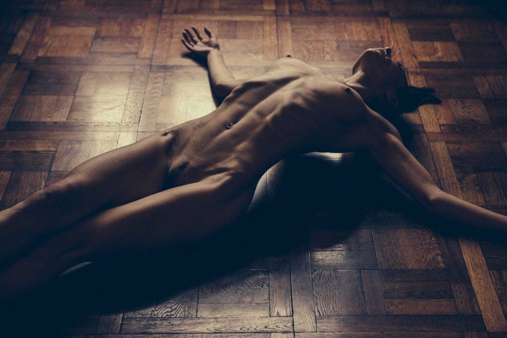 Голые женщины с красивым прессом